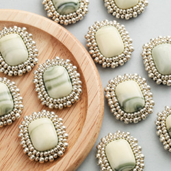 ビーズ刺繍カボション】ホワイト アイボリー ライトグリーン ビーズ