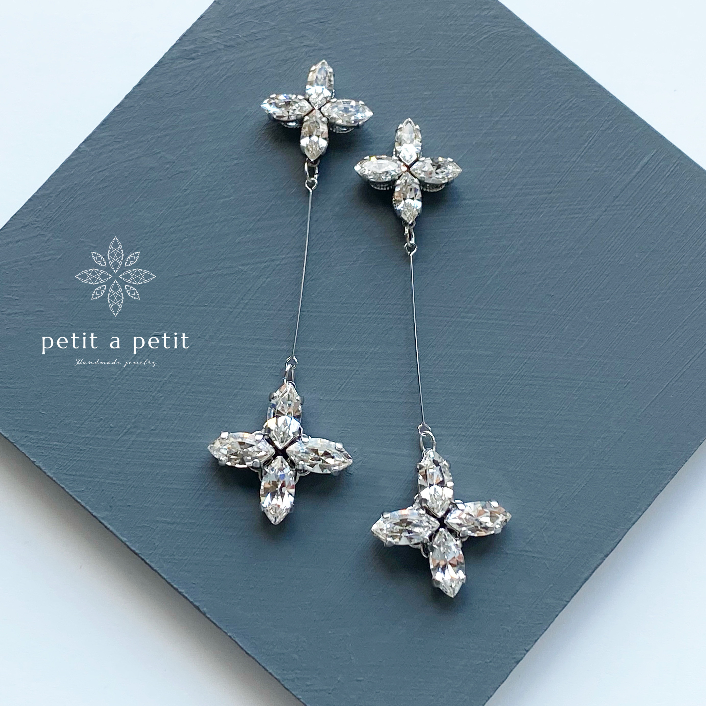 総スワロフスキー®︎  Fleur サージカルステンレスピアスorニッケルフリーイヤリング swing