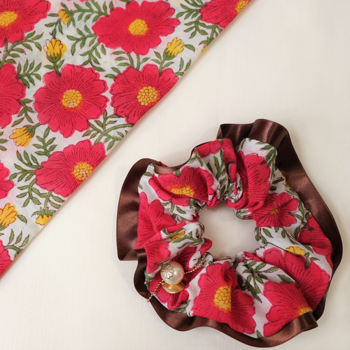 バッグチャームにもなるシュシュ【マーガレット】◇インド綿ブロック