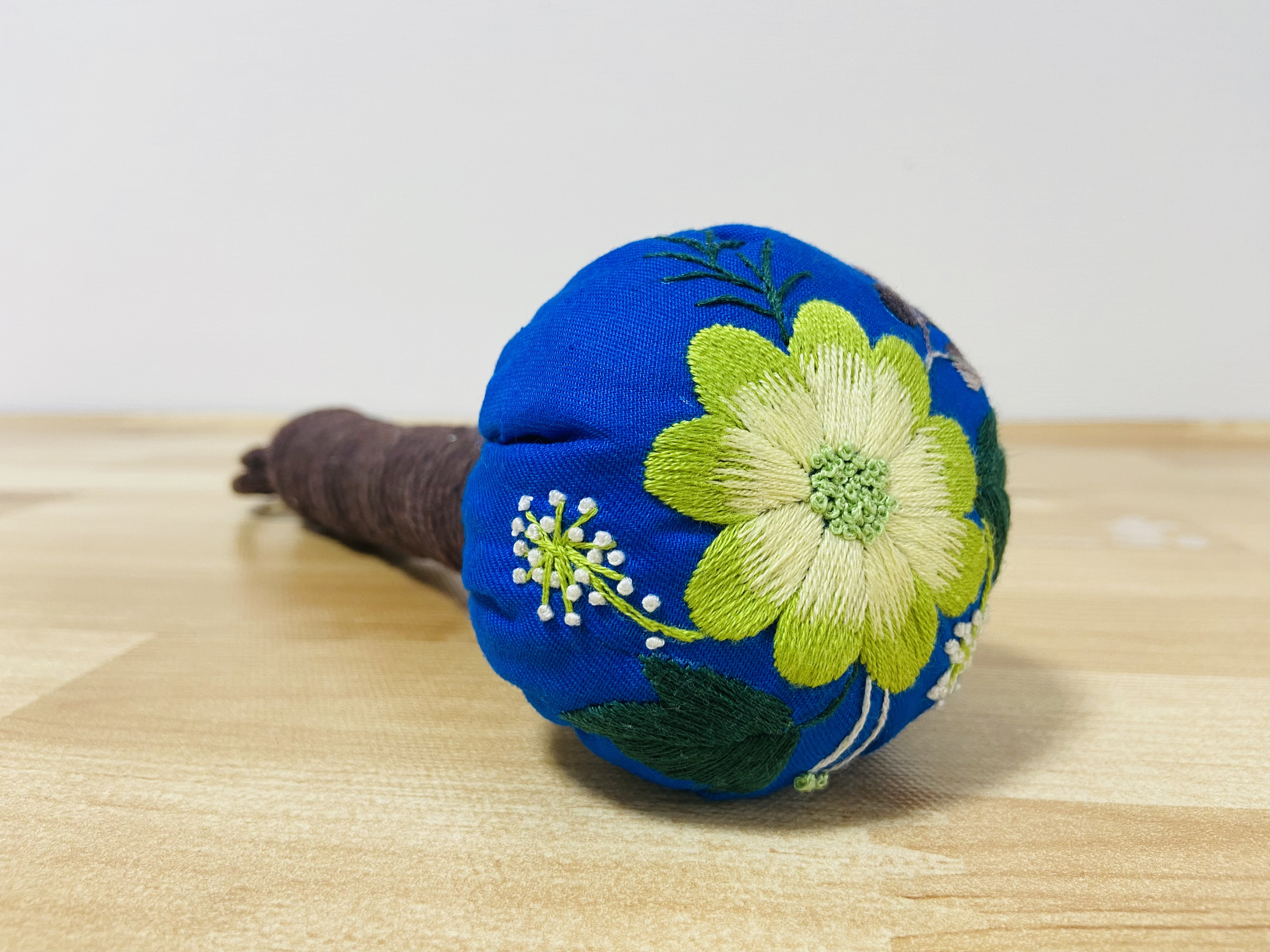豊十木 刺繍入り肩叩き棒 菊 青 漢方薬 100％綿麻 その他