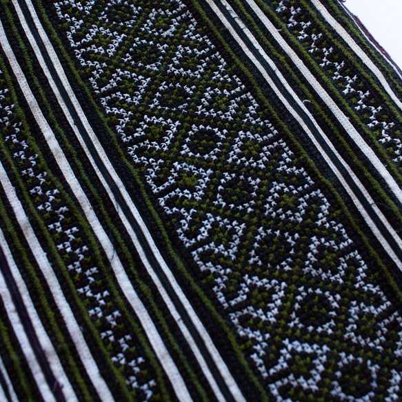 モン族刺繍ワイドパンツ 9　ガウチョパンツ * 86cm丈 * 民族古布　エスニック 4枚目の画像