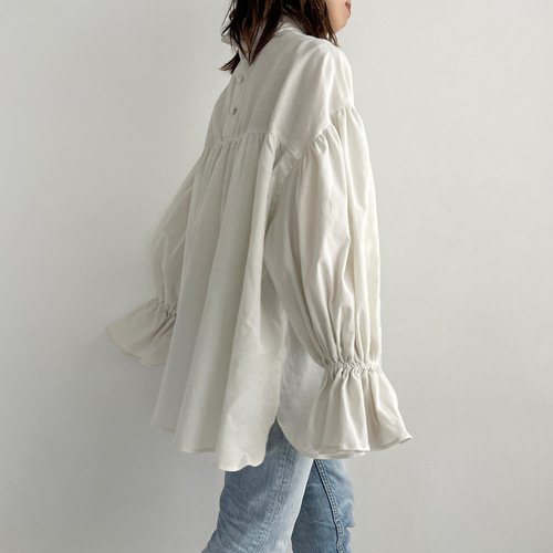 フリルネックキャンディースリーブブラウス　MELUMO フリルネックキャンディースリーブブラウス(オフホワイト