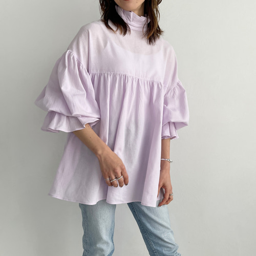 フリルネックキャンディースリーブブラウス　MELUMO フリルネックキャンディースリーブブラウス(オフホワイト