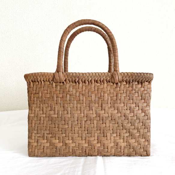 送料無料】国産 山葡萄 網代編み かごバッグ(小)【受注製作 送料無料】国産 山葡萄 網代編み かごバッグ(小)【受注製作