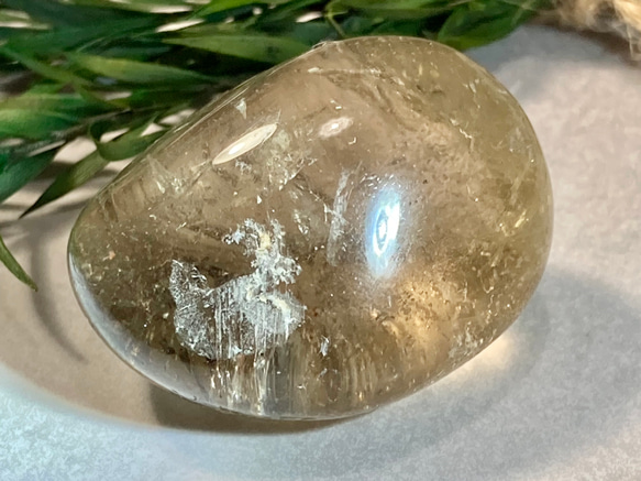 万華鏡✿*:・ レインボー スモーキークォーツ 　原石　タンブル 11枚目の画像