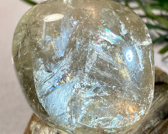 万華鏡✿*:・ レインボー スモーキークォーツ 　原石　タンブル 8枚目の画像