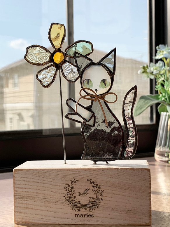 ステンドグラス《ガラスの猫さんと黄色いお花》 4枚目の画像