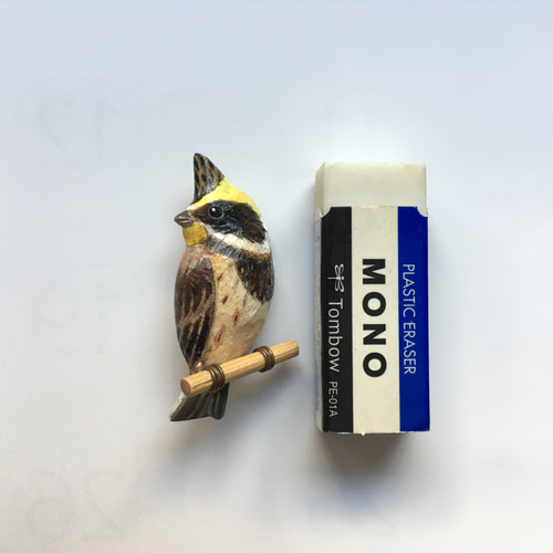 野鳥のブローチ（ミヤマホオジロ)・バードカービング ブローチ