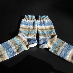 手編みの靴下　カシミア混の糸で編んだシャギー調の靴下（男性用） 2枚目の画像