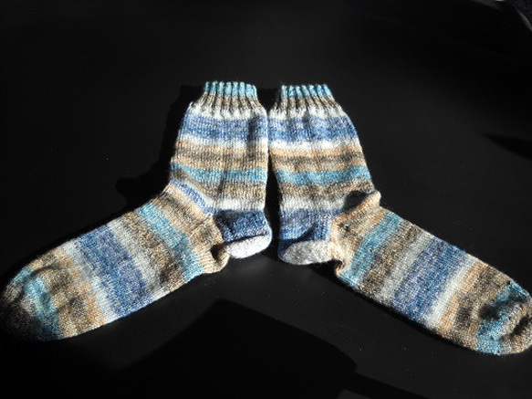 手編みの靴下　カシミア混の糸で編んだシャギー調の靴下（男性用） 2枚目の画像