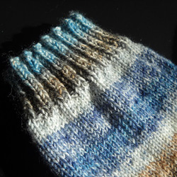 手編みの靴下　カシミア混の糸で編んだシャギー調の靴下（男性用） 5枚目の画像