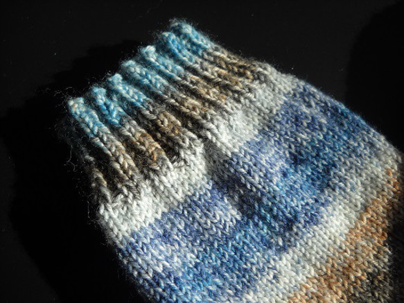 手編みの靴下　カシミア混の糸で編んだシャギー調の靴下（男性用） 5枚目の画像