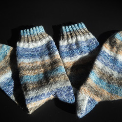 手編みの靴下　カシミア混の糸で編んだシャギー調の靴下（男性用） 3枚目の画像