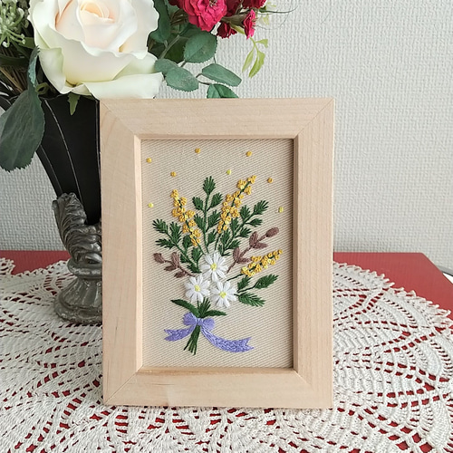 刺繍 花 花束 葉 フレーム 額 額入り ハンドメイド チューリップ モダン 受注生産】☆フレームを選べる 刺繍フレーム マーガレットとミモザの
