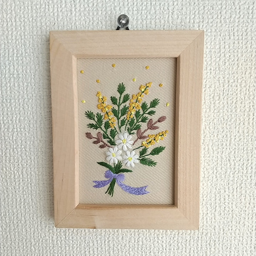【人気急上昇】 梅の花 刺繍画 木製フレーム（梅の開花のイラスト | かわいい 絵画