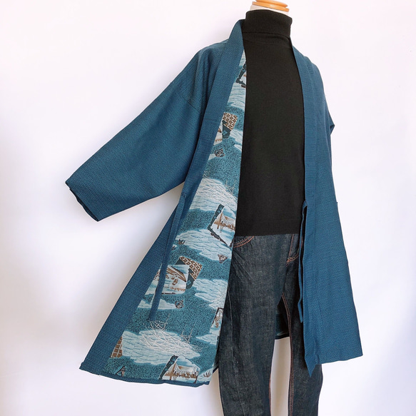 メンズ 粋な裏付き作務衣コート ロング 着物リメイク 紺 和装 和柄 日常風景画 アウター 男性作務衣 (N50102) 6枚目の画像
