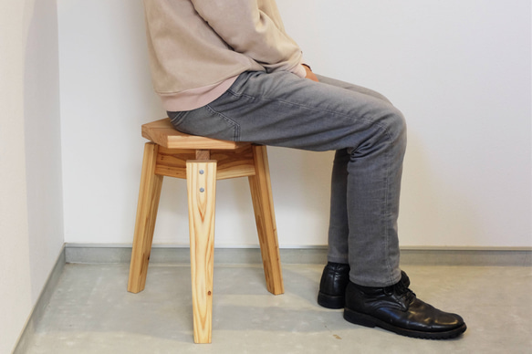 ハニカムスツール　スタッキングスツール　椅子　花台　杉　無垢材　木製 5枚目の画像