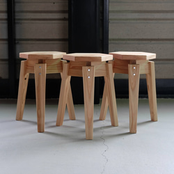 ハニカムスツール　スタッキングスツール　椅子　花台　杉　無垢材　木製 7枚目の画像