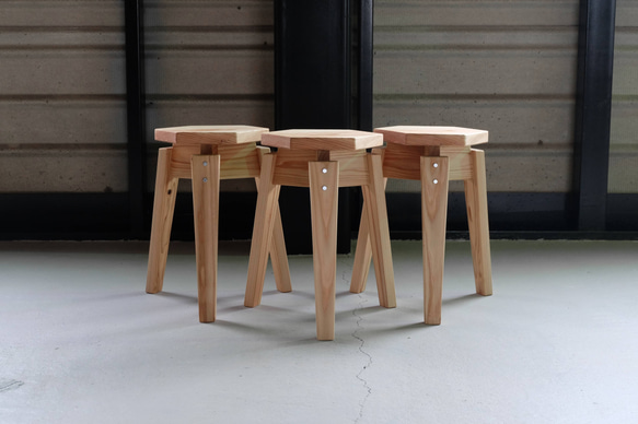 ハニカムスツール　スタッキングスツール　椅子　花台　杉　無垢材　木製 7枚目の画像
