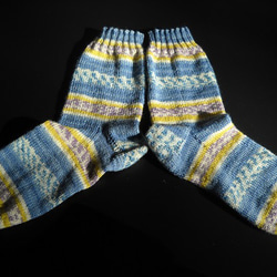 ＊母の日セール＊　手編みの靴下　シルク混の糸で編んだ、大きめサイズの春靴下（女性用） 2枚目の画像