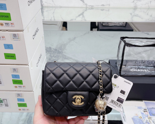 夏の装いに、パリの風を添えて☆【CHANEL】ハンドバッグ シャネル】から新作バッグ「CHANEL 25」が登場！ デュア・リパが
