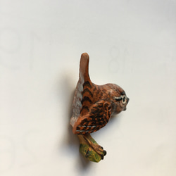 野鳥（ミソサザイ）のブローチ・バードカービング 3枚目の画像