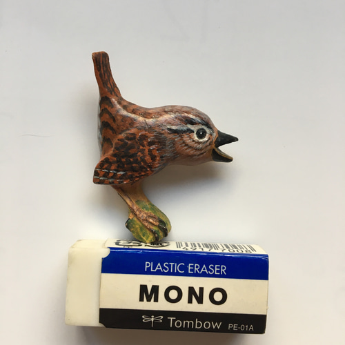 野鳥（ミソサザイ）のブローチ・バードカービング ブローチ ありむら