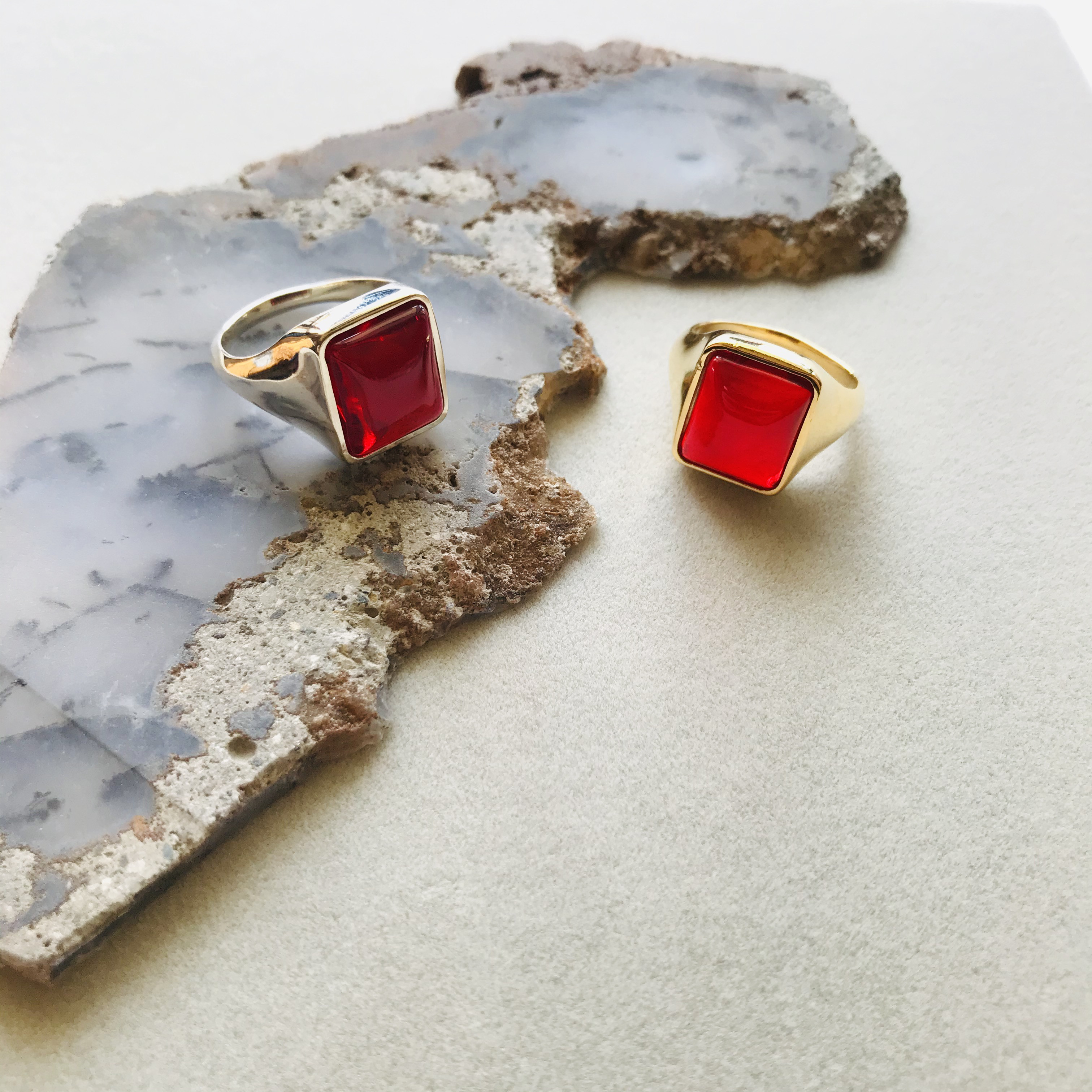 square ring ／ red