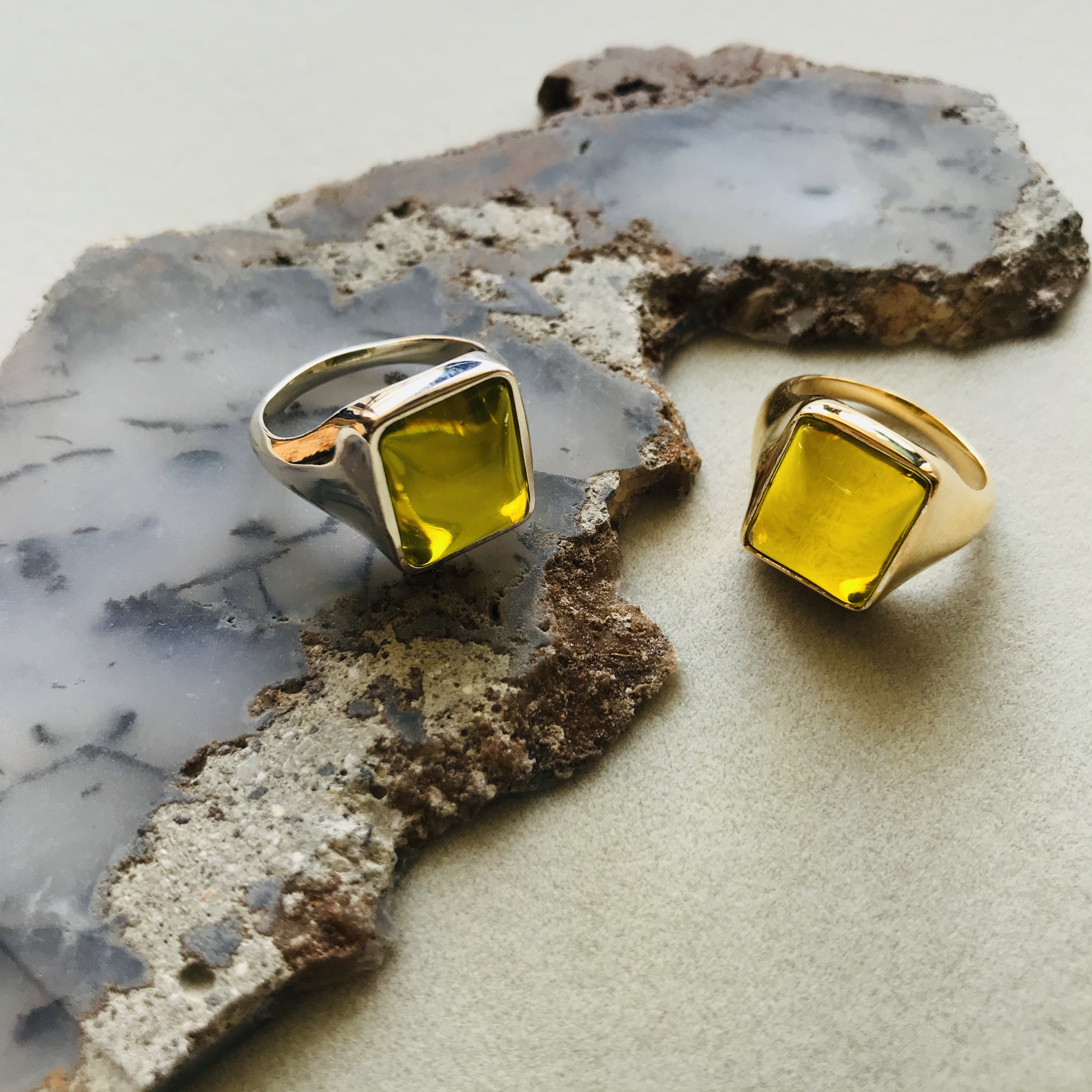 square ring ／ yellow green