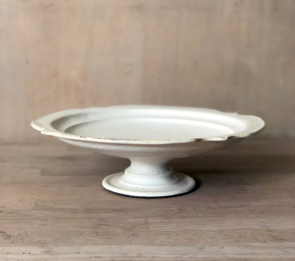 白い陶器のコンポート皿（大） 2枚目の画像
