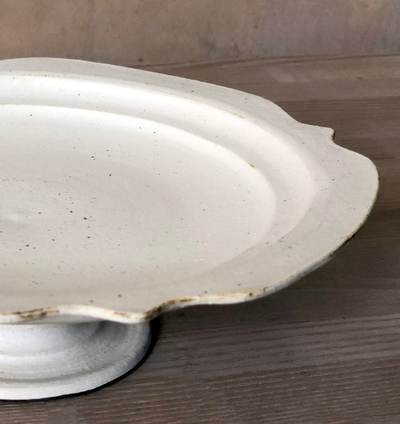 白い陶器のコンポート皿（大） 3枚目の画像