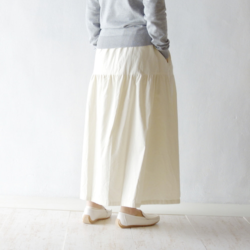 クリーム色の2段ティアードスカート】細コーデュロイ マキシ丈 ロング