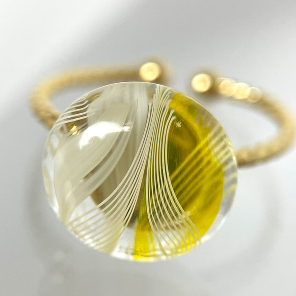 レースガラスの指輪 ミモザイエロー リング【春色新作2023】 1枚目の画像