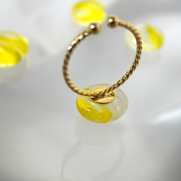 レースガラスの指輪 ミモザイエロー リング【春色新作2023】 6枚目の画像