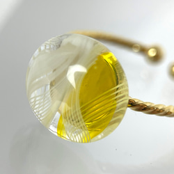 レースガラスの指輪 ミモザイエロー リング【春色新作2023】 2枚目の画像