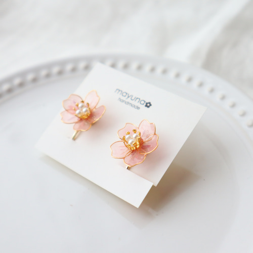 押し花ディップアートのさくらの一輪イヤリング/ピアス ゴールド