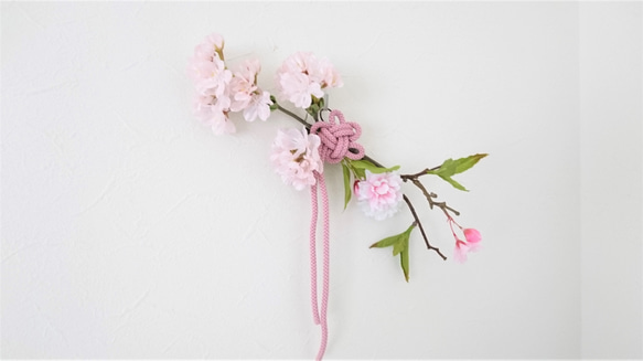 桜の小さなアレンジメント 桜ピンクの紐飾り付き 壁掛け 2WAY 6枚目の画像