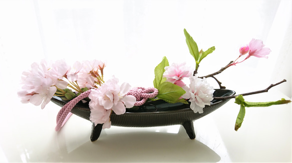 桜の小さなアレンジメント 桜ピンクの紐飾り付き 壁掛け 2WAY 3枚目の画像