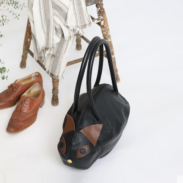 ラスト２　夏準備ＳＡＬＥ　厚地シュリンク本革レザー　猫と歩く鞄　トート　ハンド　バッグ　鞄　黒ねこネコ Z57 2枚目の画像