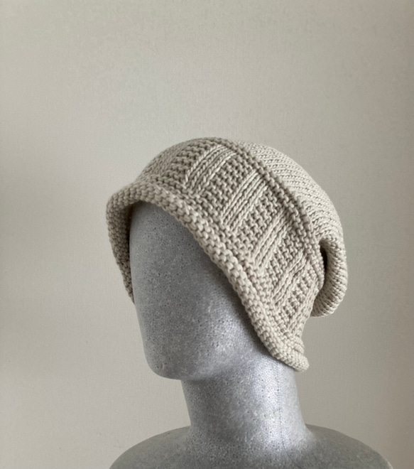 《手編み　メリノウールのくったりニット帽子　ケア帽子》 2枚目の画像