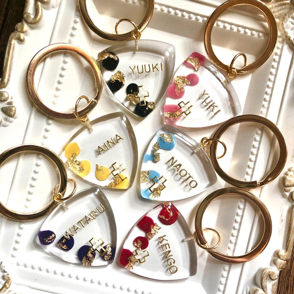 名入れ】【文字入れ】ギターピック型☆カラフル☆チャーム☆レジン