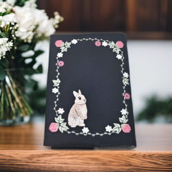 うさぎとお花の刺しゅう 聖書カバー（B6判・中型サイズ） ブックカバー