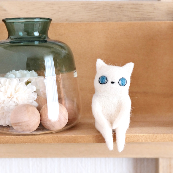 ひなたぼっこネコ:ユキ【羊毛フェルト】 羊毛フェルト hikidashi