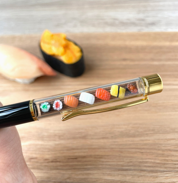 【小さなお寿司で大きなサプライズを】7種のミニチュアお寿司ボールペン　ミニチュアフード 1枚目の画像