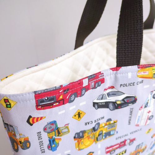 今 話題 の 人気 商品 はたらく車のレッスンバッグ グレー 内布キルティング レッスン 手提げ・レッスンバッグ・入園グッズ