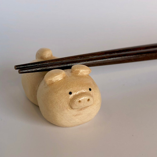 木彫りのブタの箸置き 箸・箸置き ケージー工房 通販 15375796｜Creema