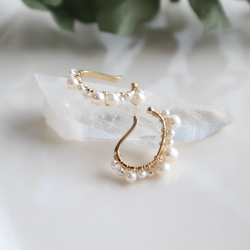 ｛イヤーカフ｝ 14kgf/pearl line earcuff 淡水パール(片耳） 6枚目の画像