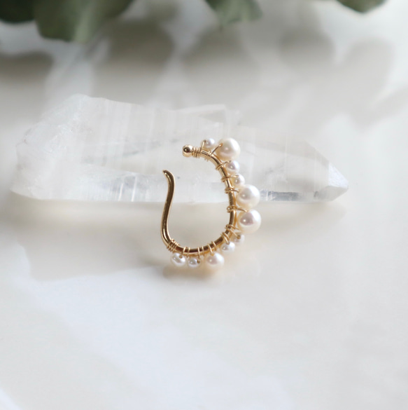 ｛イヤーカフ｝ 14kgf/pearl line earcuff 淡水パール(片耳） 2枚目の画像