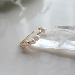 ｛イヤーカフ｝ 14kgf/pearl line earcuff 淡水パール(片耳） 9枚目の画像