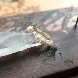 ｛イヤーカフ｝ 14kgf/pearl line earcuff 淡水パール(片耳） 11枚目の画像